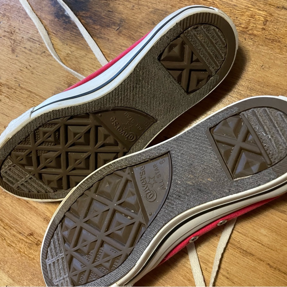 Women’s converse - Picture 2 of 2